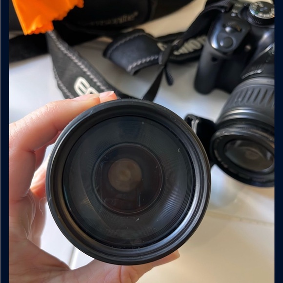 Canon EOS Rebel XTI Digital camera with Extra Lens (75-300 mm) - Picture 6 of 9